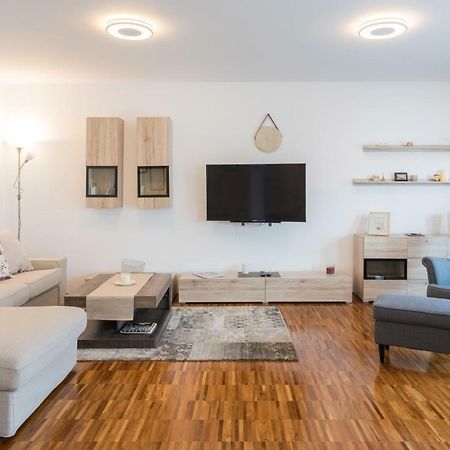 Spacious 2Bdr Apartment - Free Parking Zagabria Esterno foto